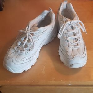 Sketchers White Tennis Shoe